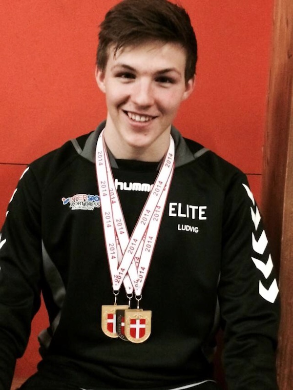 Ludvig dobbelt Danmarksmester individuelt og sølv i junior hold. Buhaa, næste år er det senior rækkerne. Flot min søn